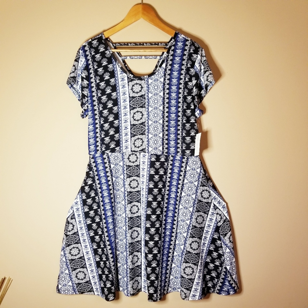 🖇 FLOWY A-LINE DRESS
